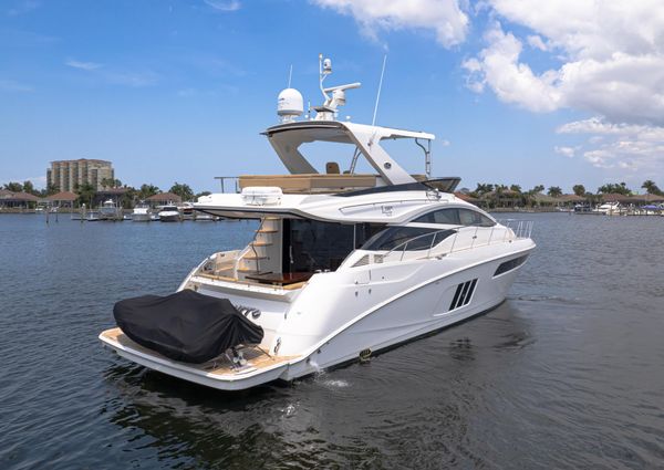 Sea Ray L590 Fly image