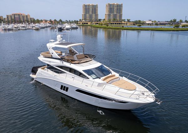 Sea Ray L590 Fly image