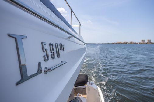 Sea Ray L590 Fly image