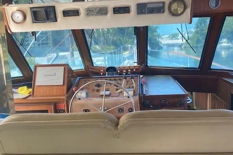 Hatteras 63-COCKPIT-MOTORYACHT image