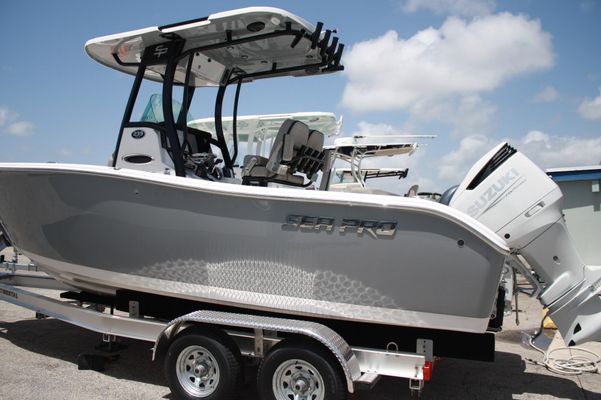 Sea-pro 239-DLX-CENTER-CONSOLE - main image