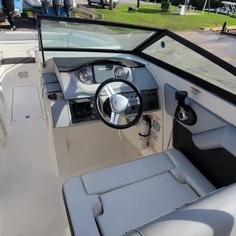 Sea Ray SDX 270 Outboard image