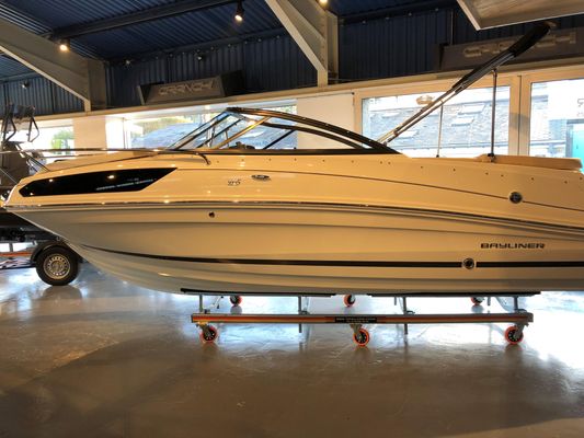 Bayliner VR5 Cuddy - main image