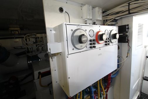 Hatteras 50 Convertible image