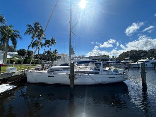 Beneteau Oceanis 45 - main image