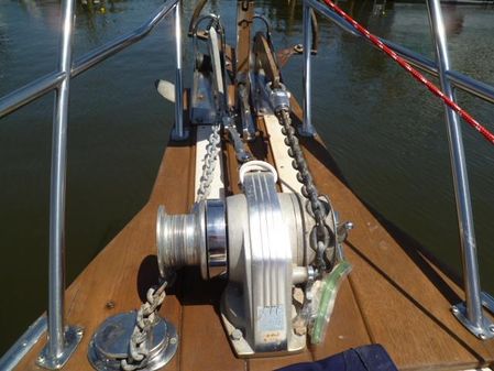 Island Packet 380 image