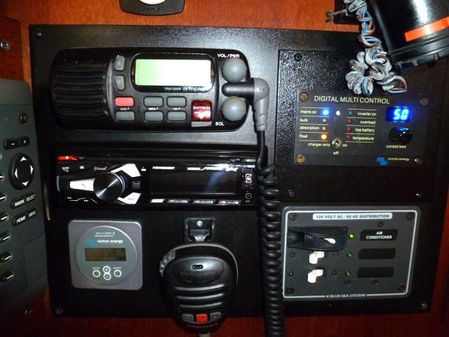 Island Packet 380 image