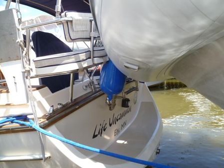 Island Packet 380 image