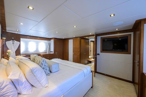 Hargrave 100 RAISED PILOTHOUSE image