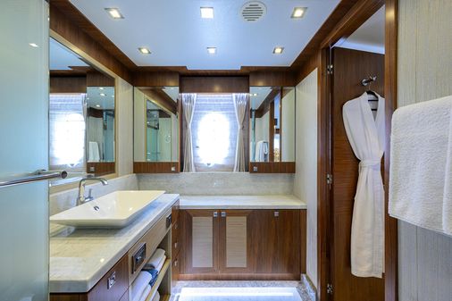 Hargrave 100 RAISED PILOTHOUSE image