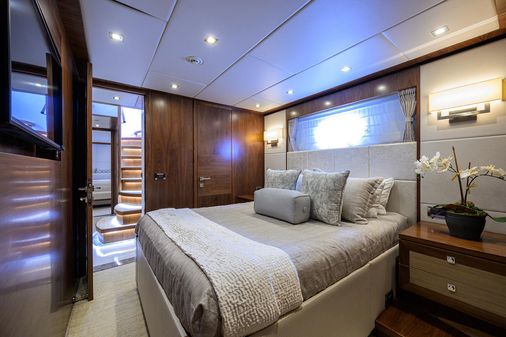 Hargrave Raised Pilothouse image