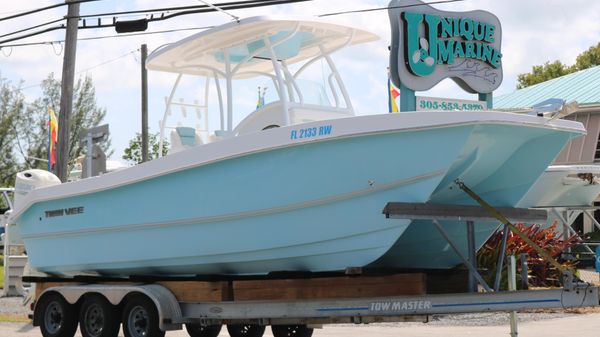 Twin Vee 260 SE
