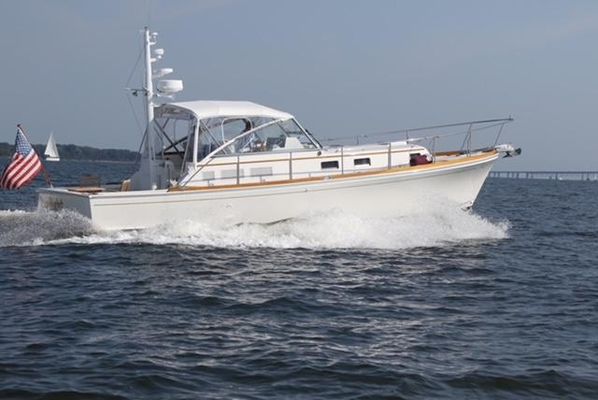 Grand Banks Eastbay 38 - main image
