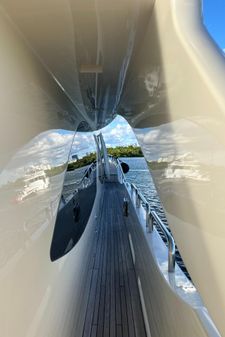Azimut 95 image