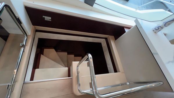 Azimut 95 image