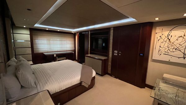 Azimut 95 image