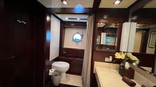 Azimut 95 image