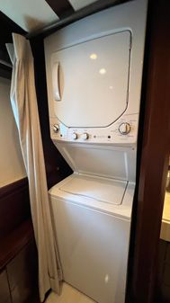 Azimut 95 image