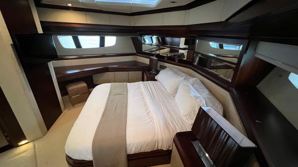 Azimut 95 image