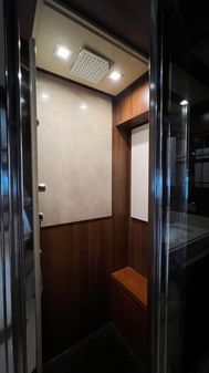 Azimut 95 image