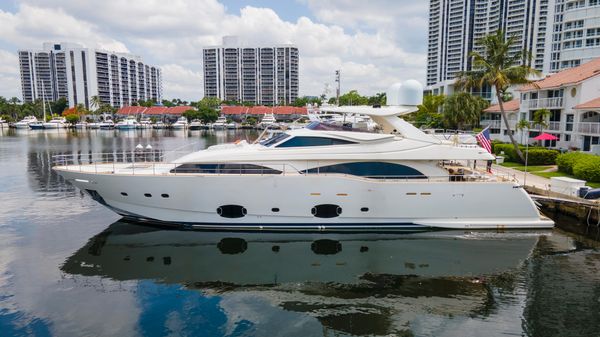 Custom Line Ferretti 97