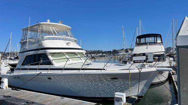 Riviera 43 Convertible Flybridge 