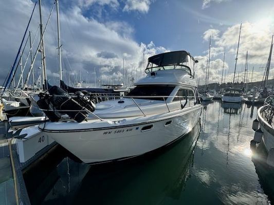 Bayliner 3488-COMMAND-BRIDGE-MOTORYACHT - main image