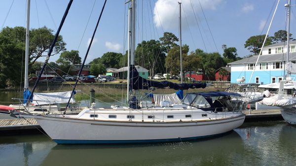 Island Packet 45