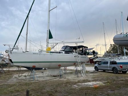 Beneteau 38S5 image