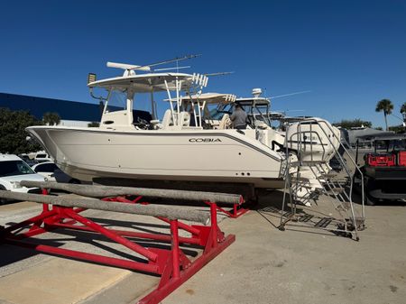 Cobia 320 Center Console image