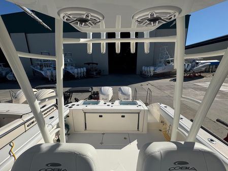 Cobia 320 Center Console image