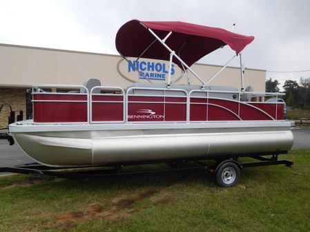 Bennington 20 SVF image