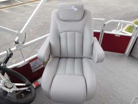 Bennington 20 SVF image