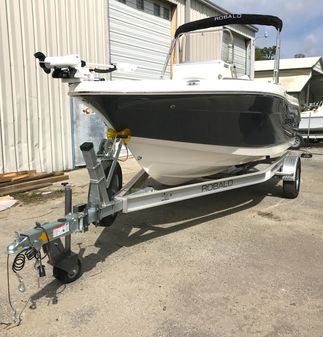 Robalo R180-CENTER-CONSOLE image