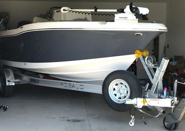 Robalo R180 Center Console image