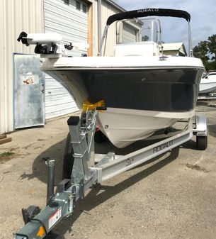 Robalo R180-CENTER-CONSOLE image