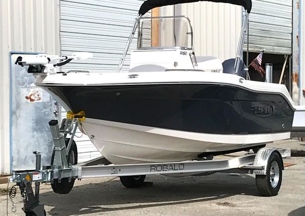 Robalo R180 Center Console image