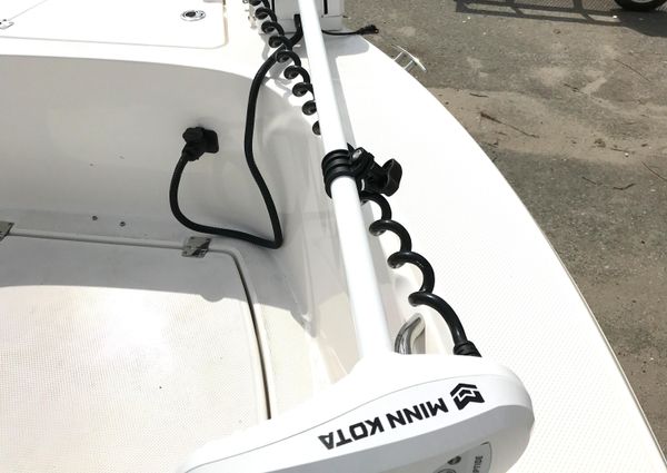 Robalo R180 Center Console image