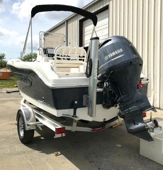 Robalo R180-CENTER-CONSOLE image