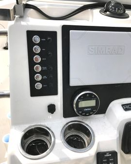 Robalo R180-CENTER-CONSOLE image