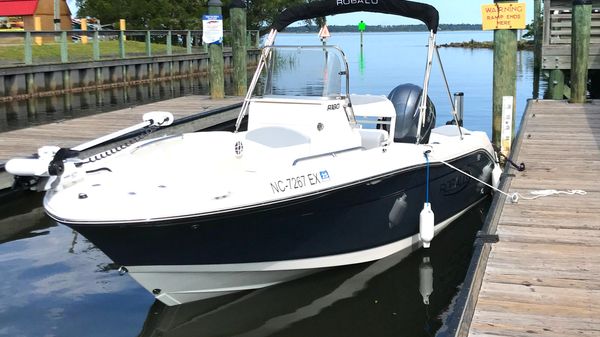 Robalo R180 Center Console 