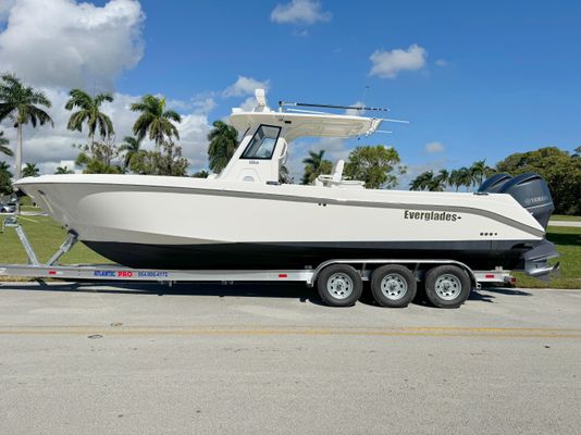 Everglades 325-CENTER-CONSOLE - main image