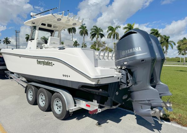 Everglades 325-CENTER-CONSOLE image