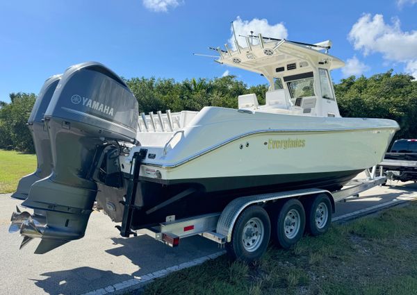 Everglades 325-CENTER-CONSOLE image