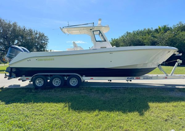 Everglades 325-CENTER-CONSOLE image