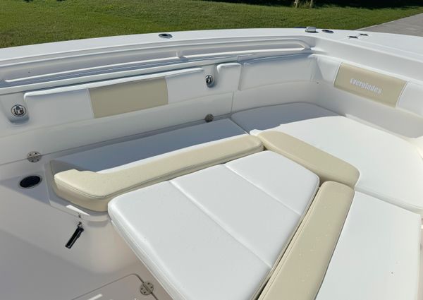 Everglades 325-CENTER-CONSOLE image