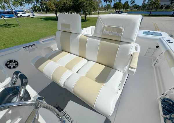 Everglades 325-CENTER-CONSOLE image