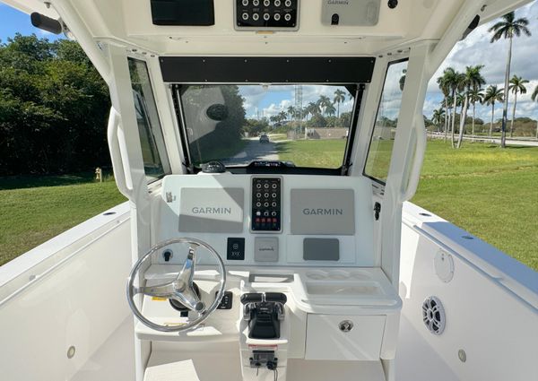 Everglades 325-CENTER-CONSOLE image