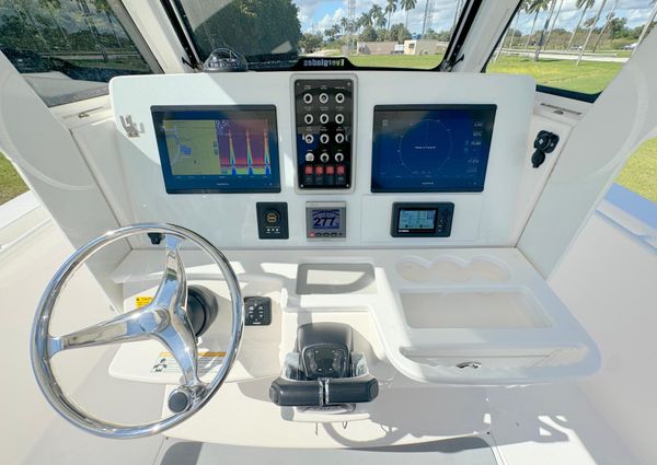 Everglades 325-CENTER-CONSOLE image