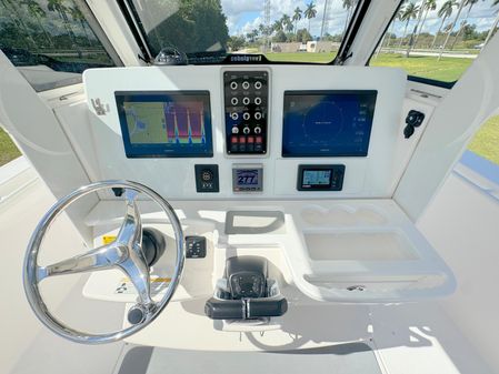 Everglades 325-CENTER-CONSOLE image